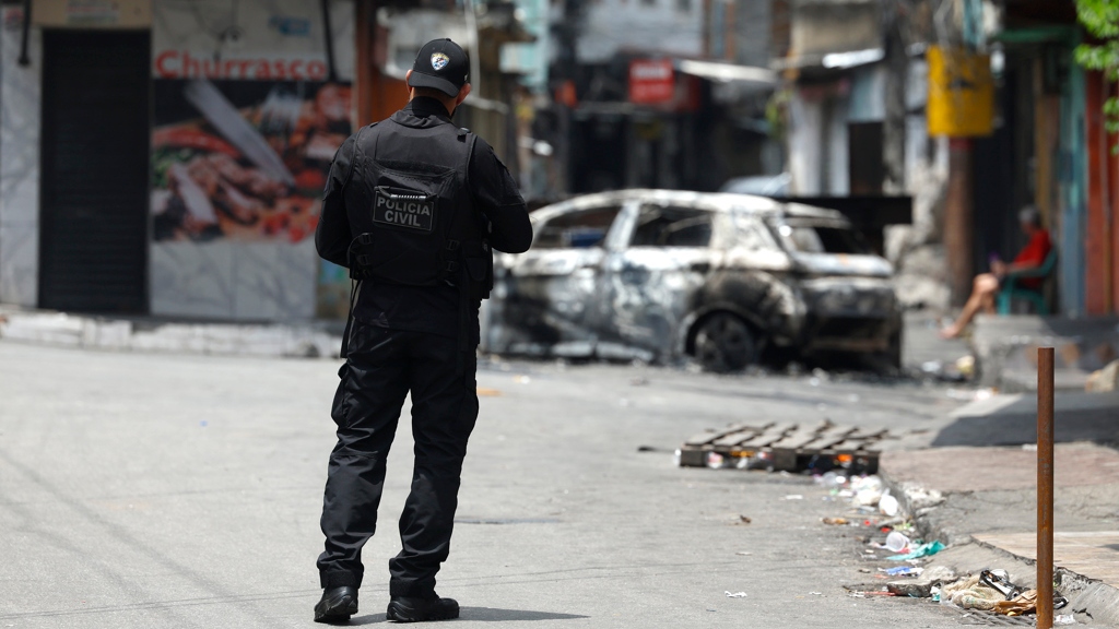 Operação policial em outubro mirou integrantes do Comando Vermelho em comunidades fluminenses.