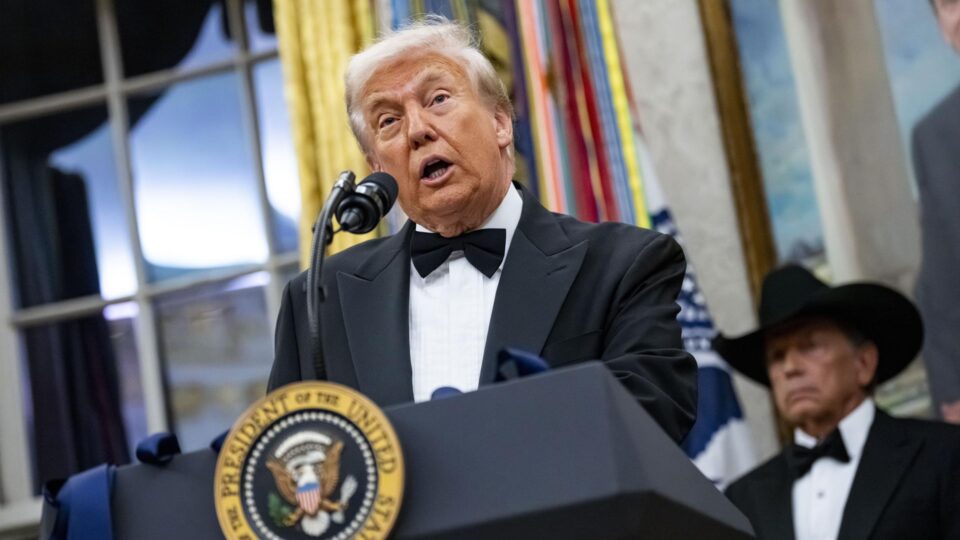 Trump contraria estados e anuncia regulamentação nacional única sobre IA