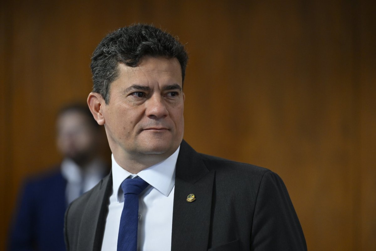 Senador Sergio Moro lidera as pesquisas ao governo do Paraná em 2026.