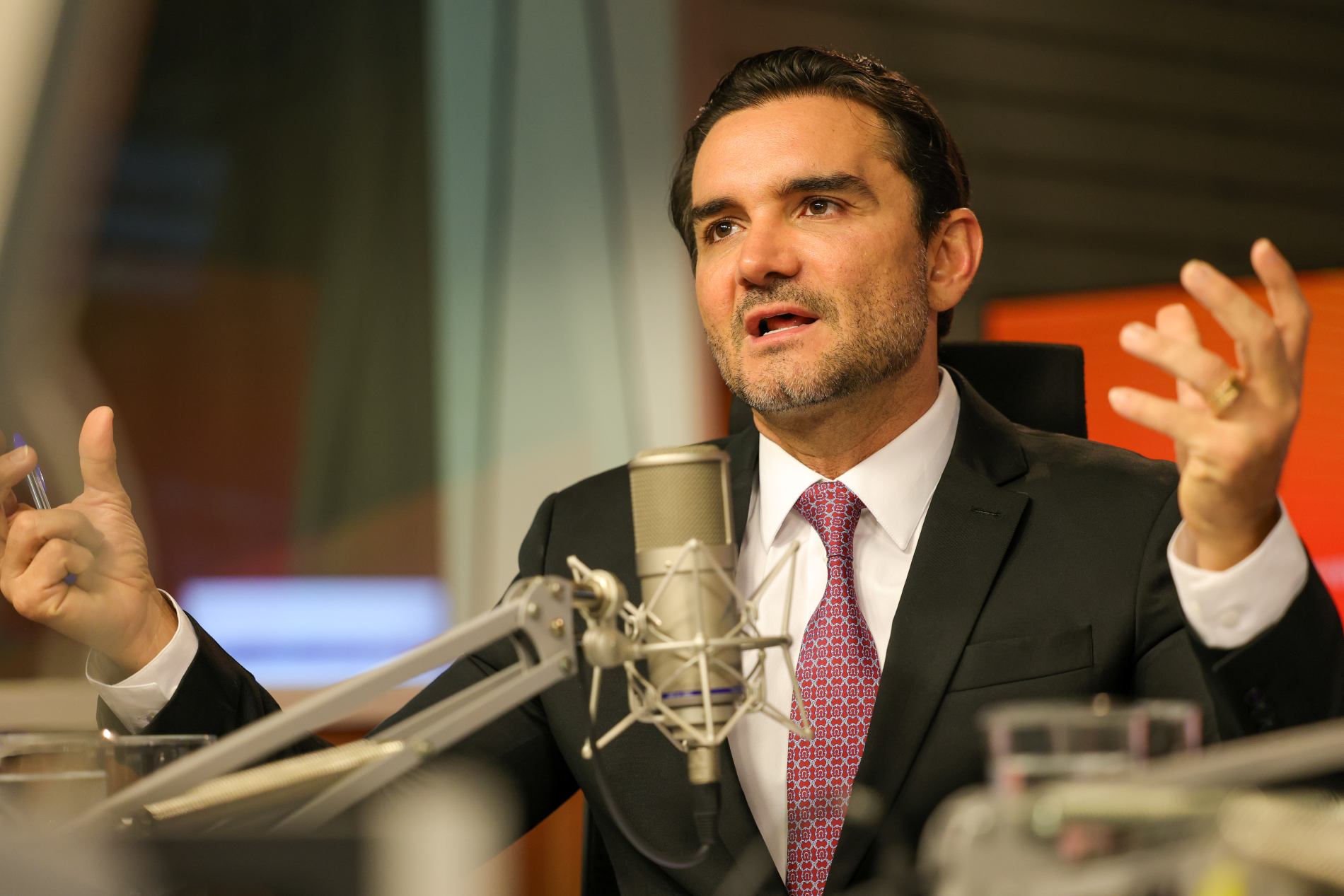 União Brasil expulsa ministro do Turismo, Celso Sabino, após ele se recusar a deixar o governo Lula (PT).