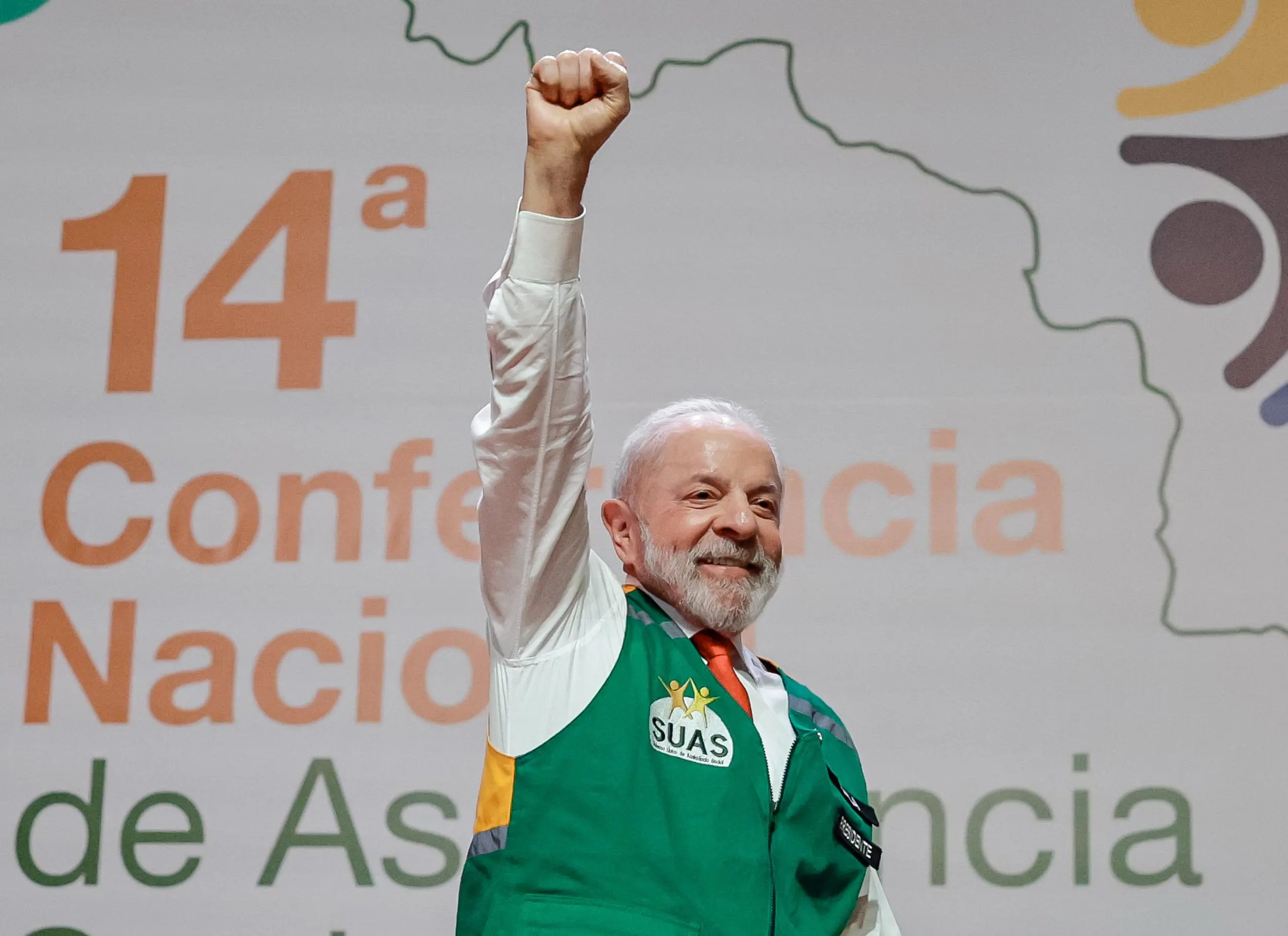 Em tom eleitoral, Lula pede que eleitores não votem em "raposa" e ironiza Bolsonaro