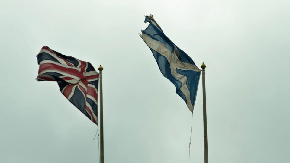 Enfermeira afastada do trabalho por se opor a dividir vestiário com médico trans tem vitória parcial na Justiça