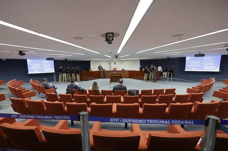 Plenário da Primeira Turma do STF, antes do julgamento da ação penal nº 2693 (núcleo 2)