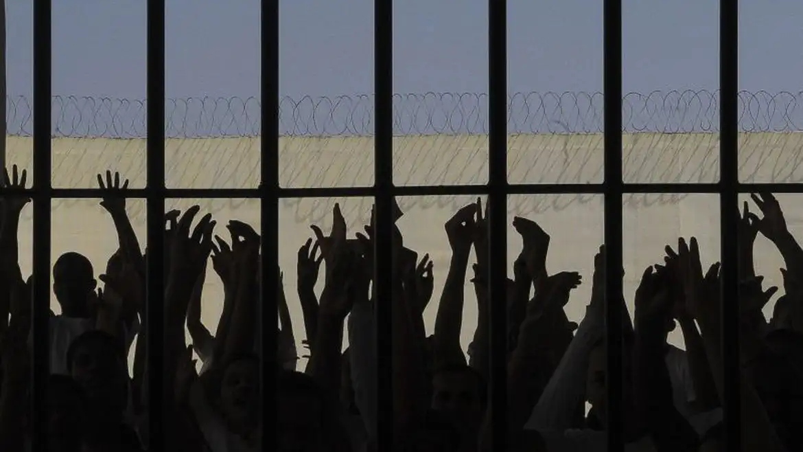 Legislação atualiza penas para crimes como estupro de vulnerável e agravantes, corrupção e sexo na presença de menores de 14 anos, entre outros.