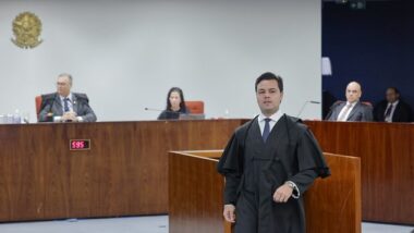 Mauro Cid escreveu e apresentou “minuta do golpe”, diz Jeffrey Chiquini