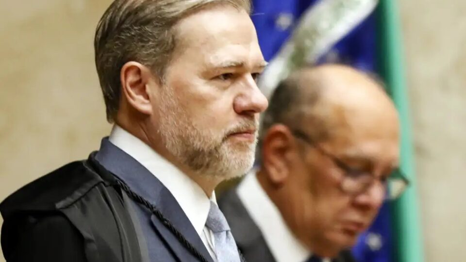 Viagem, sigilo e críticas: a polêmica decisão de Toffoli sobre o Banco Master