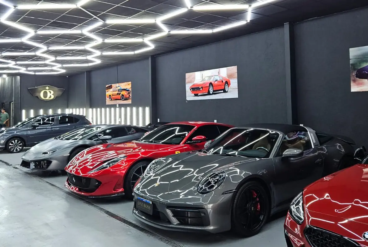 Supermáquinas desfilam pelas avenidas da capital e traduzem, sobre quatro rodas, a nova estética da riqueza no Cerrado.