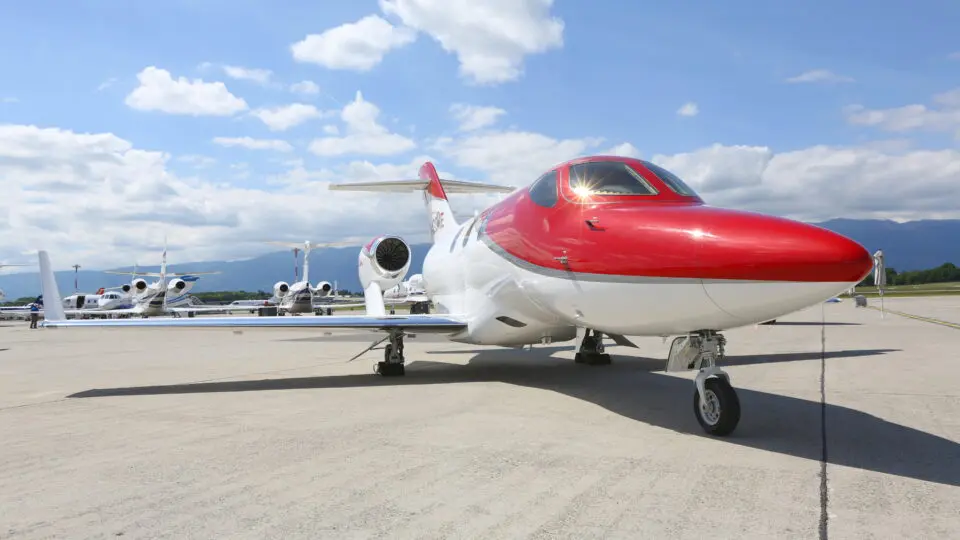 Goiânia exibe um luxo que surpreende o país: céus tomados por jatinhos, ruas marcadas por supercarros e uma economia que cresce com vigor raro, fazendo do Cerrado um novo palco da alta prosperidade brasileira.