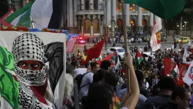 Partidos e movimentos de esquerda protestam contra Israel no Rio de Janeiro, poucos dias após o país ser atacado pelo Hamas, em 2023