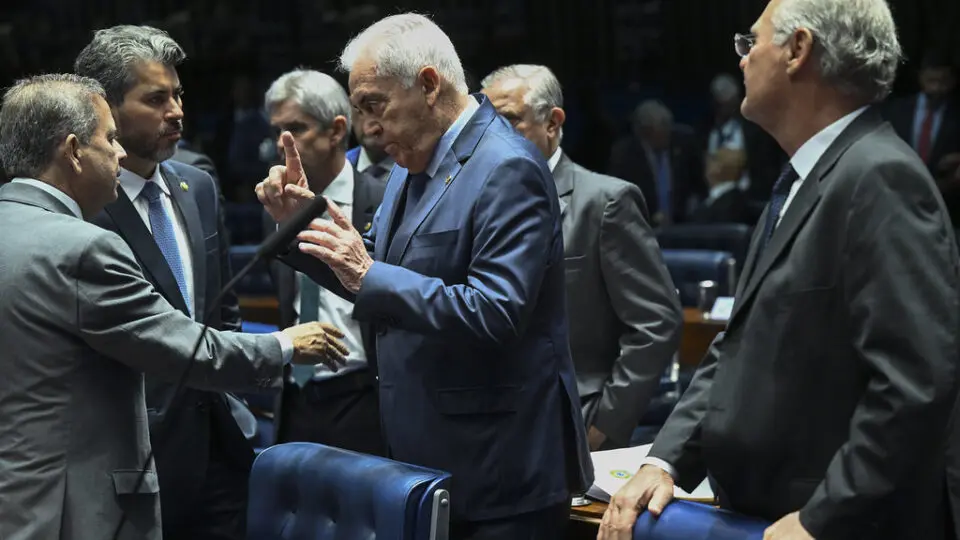 Otto Alencar discute com senadores sobre dosimetria