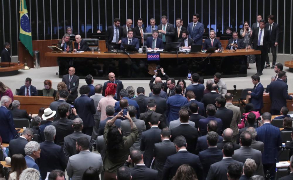 Câmara aprova projeto que estabelece regras mais rígidas para o devedor contumaz.