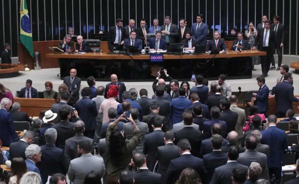 Após acordo, Câmara aprova projeto que prevê regras mais rígidas para devedor contumaz