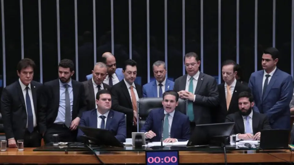 Câmara aprova PL da dosimetria que reduz pena de Bolsonaro