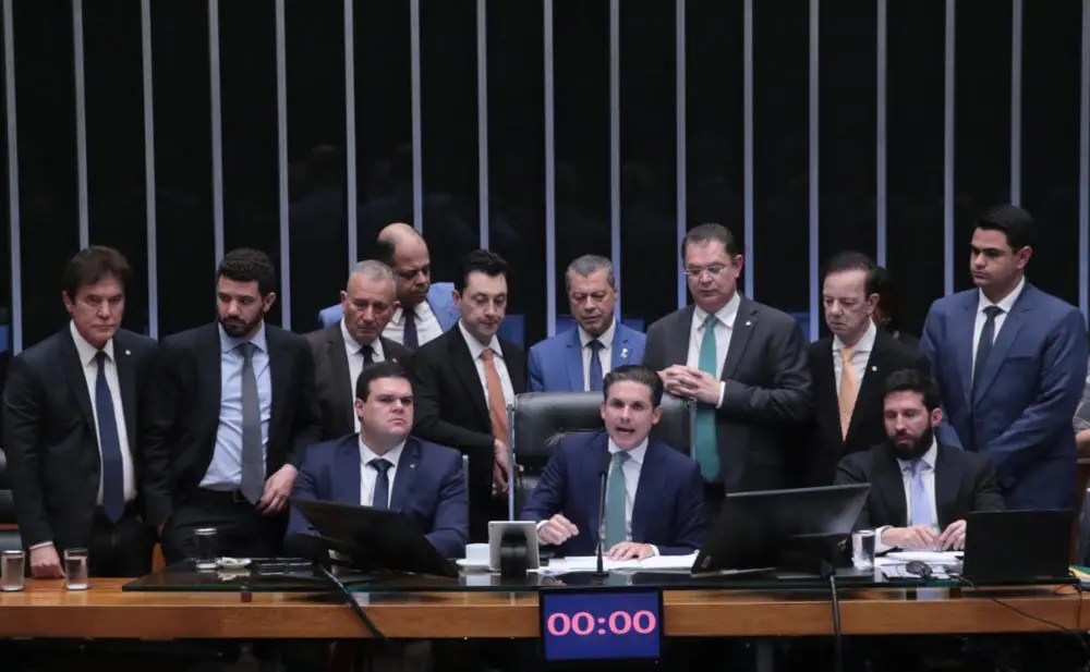 Câmara aprova PL da dosimetria que reduz pena de Bolsonaro