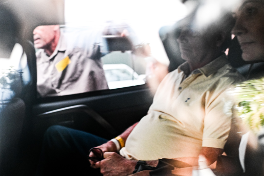 Jair Bolsonaro, a caminho do hospital DF Star. Em meio ao agravamento do estado de saúde, o ex-presidente se nega a dar entrevistas na prisão e Moraes altera regras.