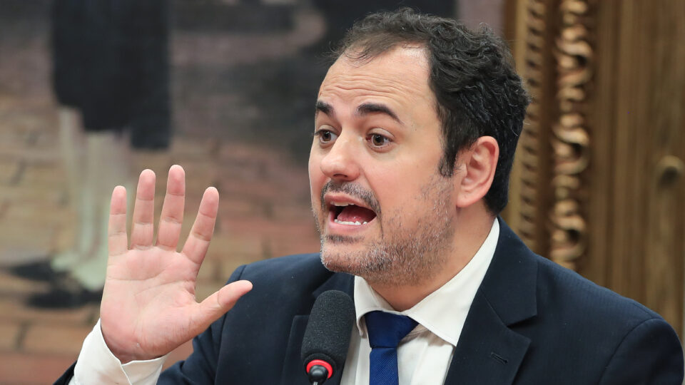 PT acusa Meta de esconder perfis esquerdistas e defende regulação