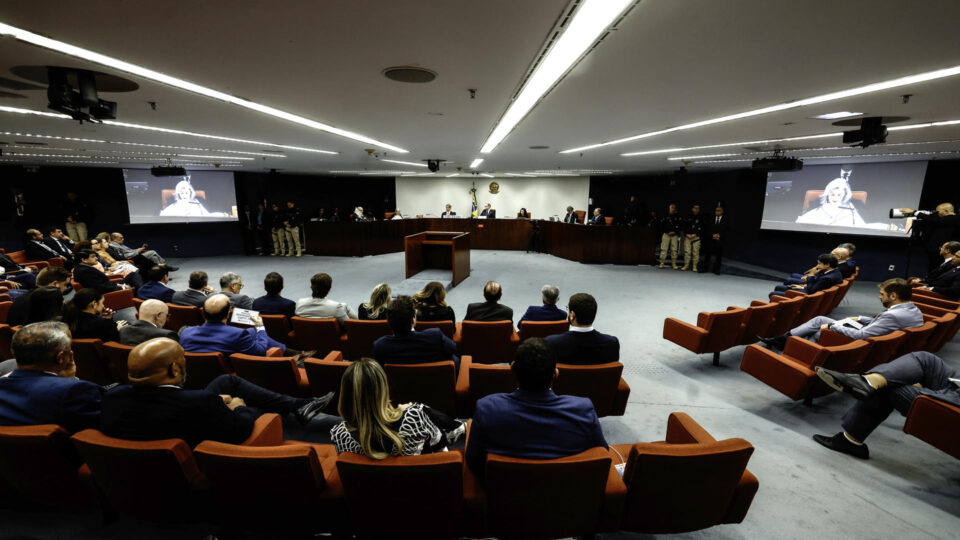 Advogado de Trump ironiza post do STF sobre transparência: “Merece 27 anos de prisão”