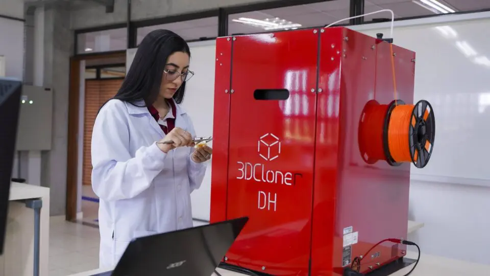 Olhar no futuro: A PUCPR Toledo amplia sua oferta na área de Tecnologia com os cursos de Engenharia de Software e Análise e Desenvolvimento de Sistemas (ADS), preparando profissionais para o mercado local e global, com foco em inovação e prática.