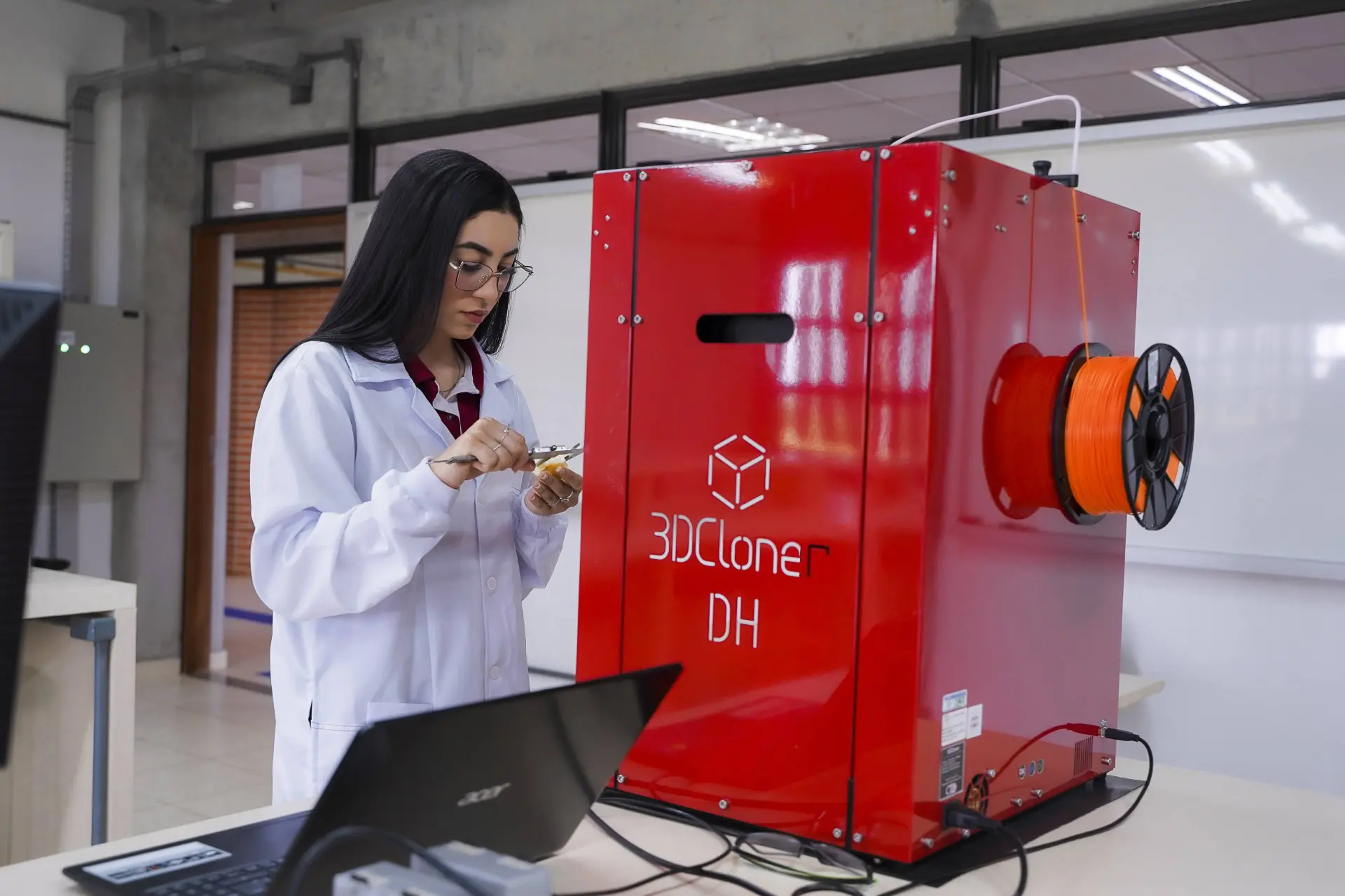 Olhar no futuro: A PUCPR Toledo amplia sua oferta na área de Tecnologia com os cursos de Engenharia de Software e Análise e Desenvolvimento de Sistemas (ADS), preparando profissionais para o mercado local e global, com foco em inovação e prática.