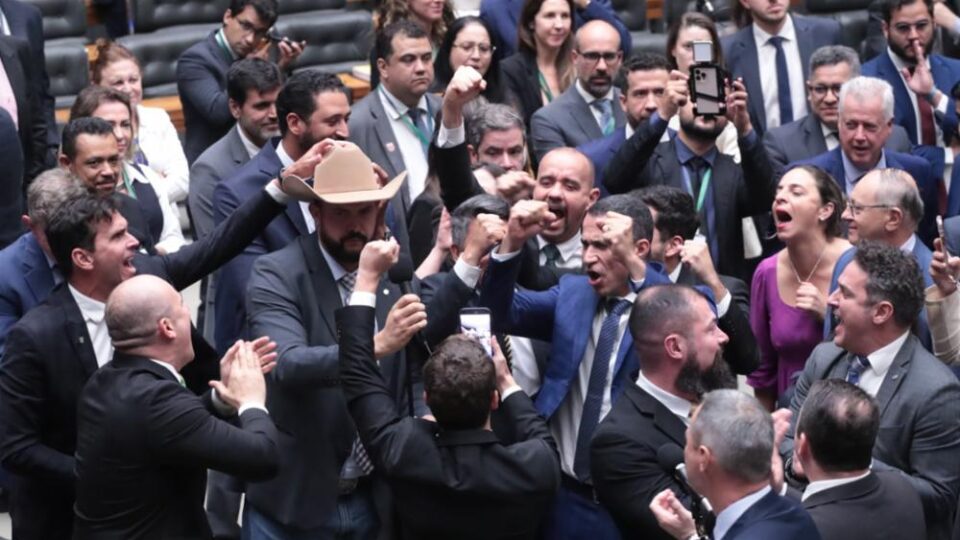 Oposição rebate narrativa da esquerda de que PL da dosimetria favorece crimes violentos