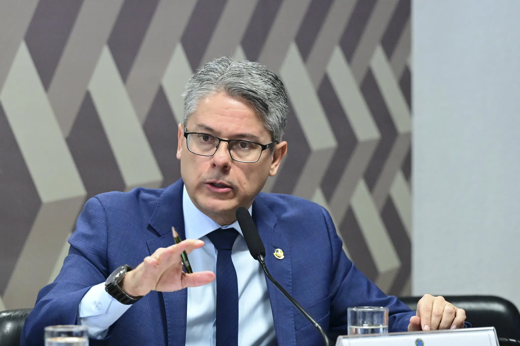 Vieira critica “carona” de Toffoli em jatinho e diz que Brasil está perto de ver ministros presos