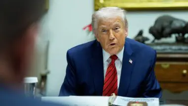 cartão dourado trump