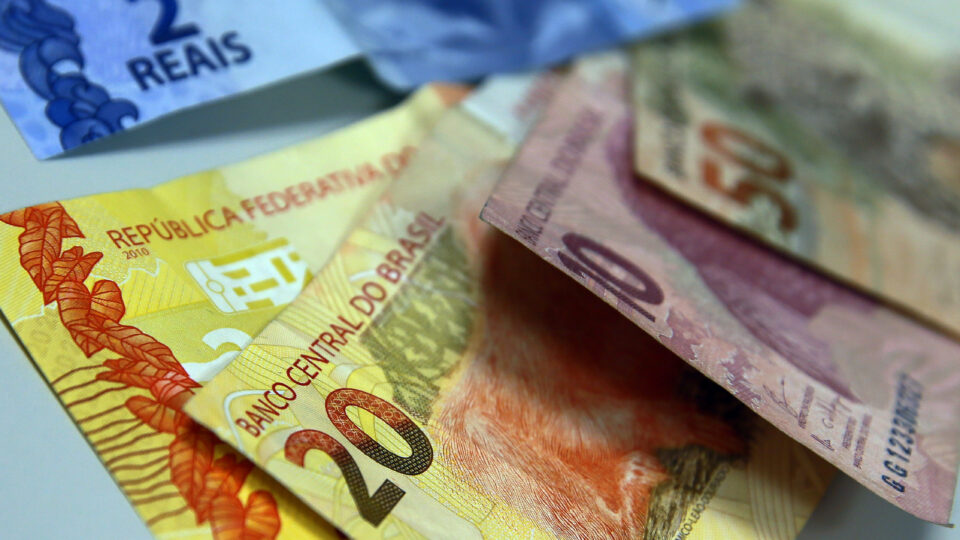 Governo confirma reajuste de 6,79% do salário mínimo para 2026; confira valor