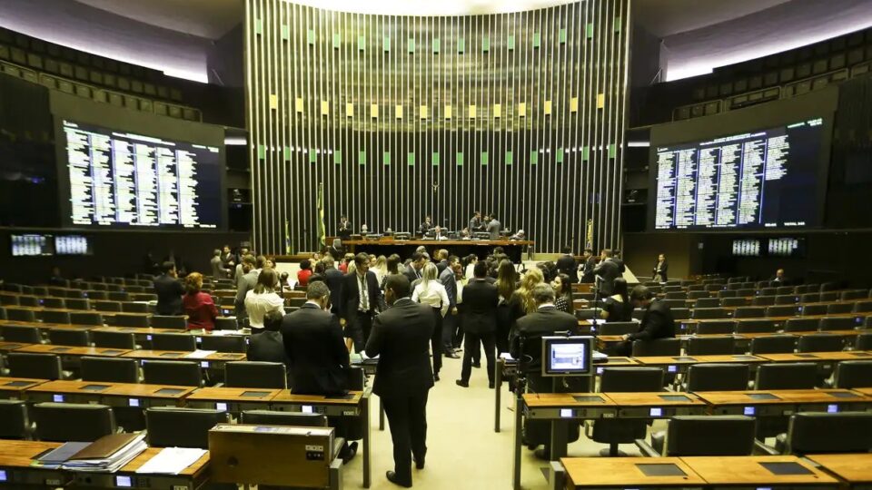 Transparência Internacional repudia votação do PL da dosimetria