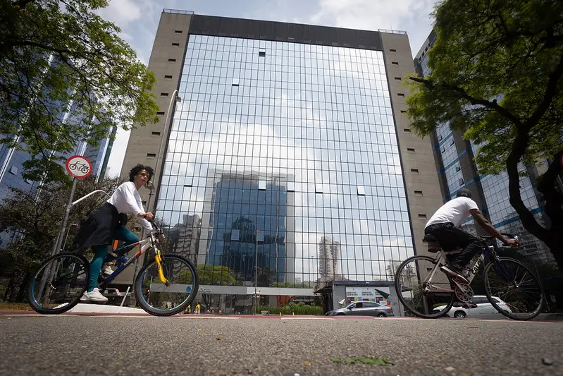 Ciclovias, novos acessos e conexões ágeis fortalecem a mobilidade e reposicionam São Paulo no mapa das grandes metrópoles.