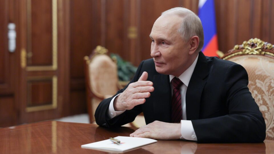 Putin diz a Maduro que ajudará Venezuela a manter “soberania” diante de “pressões externas”