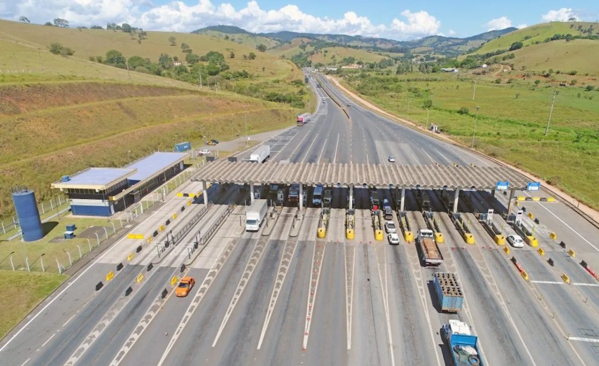 Rodovia Fernão Dias liga as regiões metropolitanas de São Paulo e Minas Gerais.