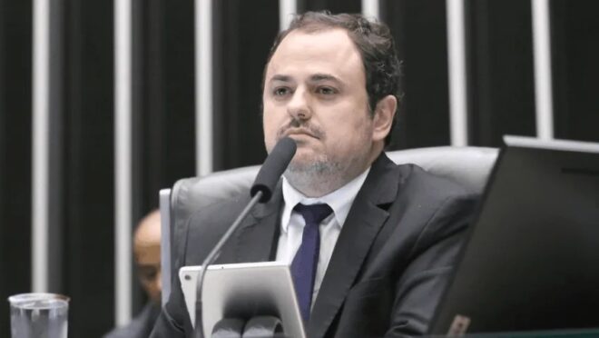 Câmara diz que irá apurar “excessos” em caso envolvendo Glauber Braga