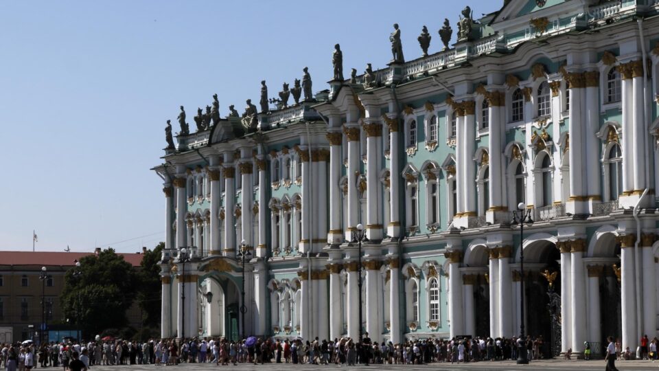 Polônia prende arqueólogo do maior museu da Rússia por saque de artefatos históricos na Ucrânia