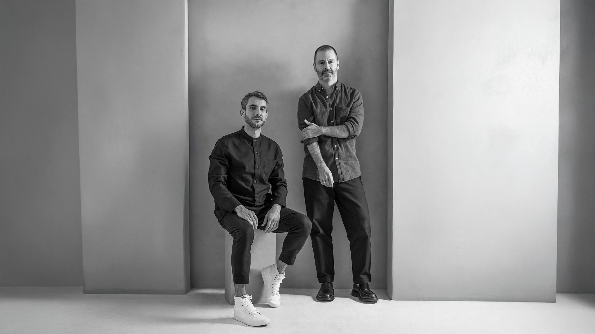 Um dos profissionais envolvidos é o arquiteto paranaense e ex-apresentador do programa Decora da GNT, Maurício Arruda. Na foto com seu sócio e head de criação da Todos Arquitetura Fabio Mota