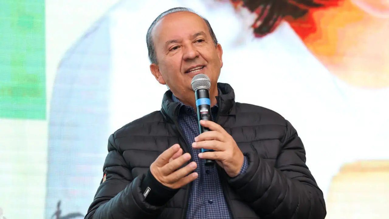 Jorginho Mello (PL) lidera as intenções de voto ao governo de Santa Catarina.