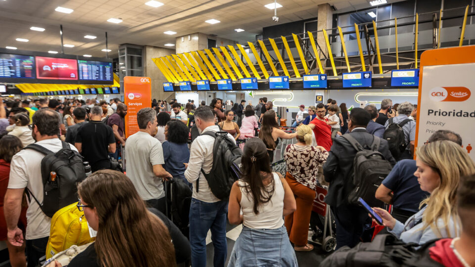 Ventos provocam segundo dia de caos em Congonhas: 300 voos cancelados