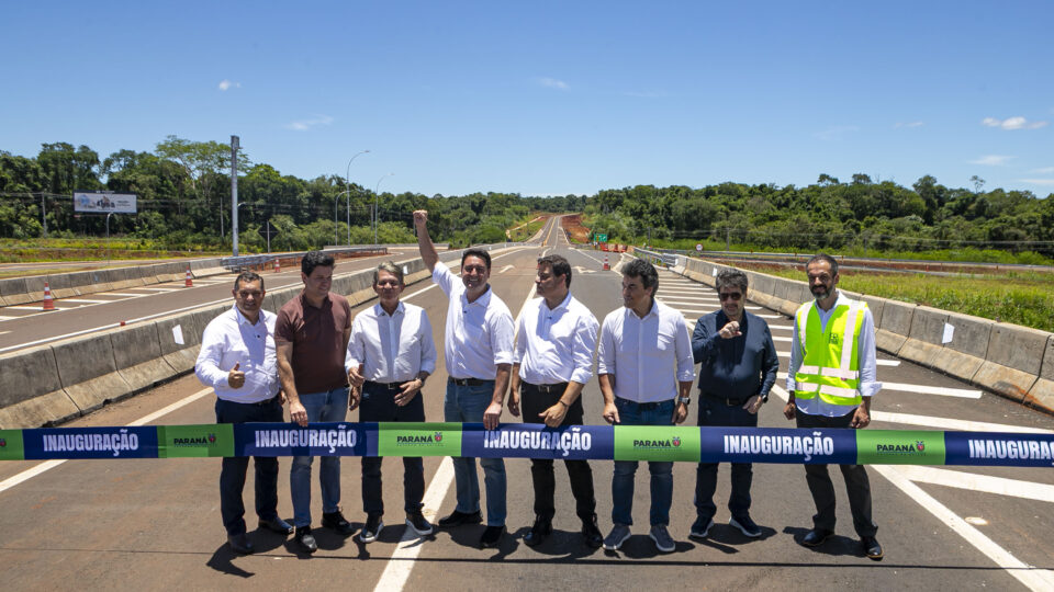 Ratinho Jr. entrega perimetral e pressiona governo Lula por liberação de ponte com o Paraguai