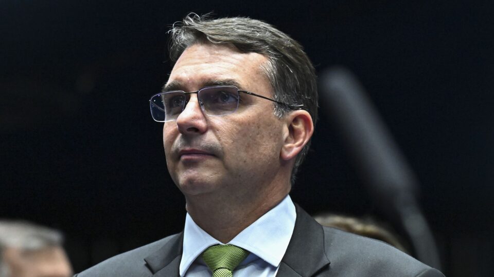 Flávio Bolsonaro e a guerra entre a política e a tecnocracia