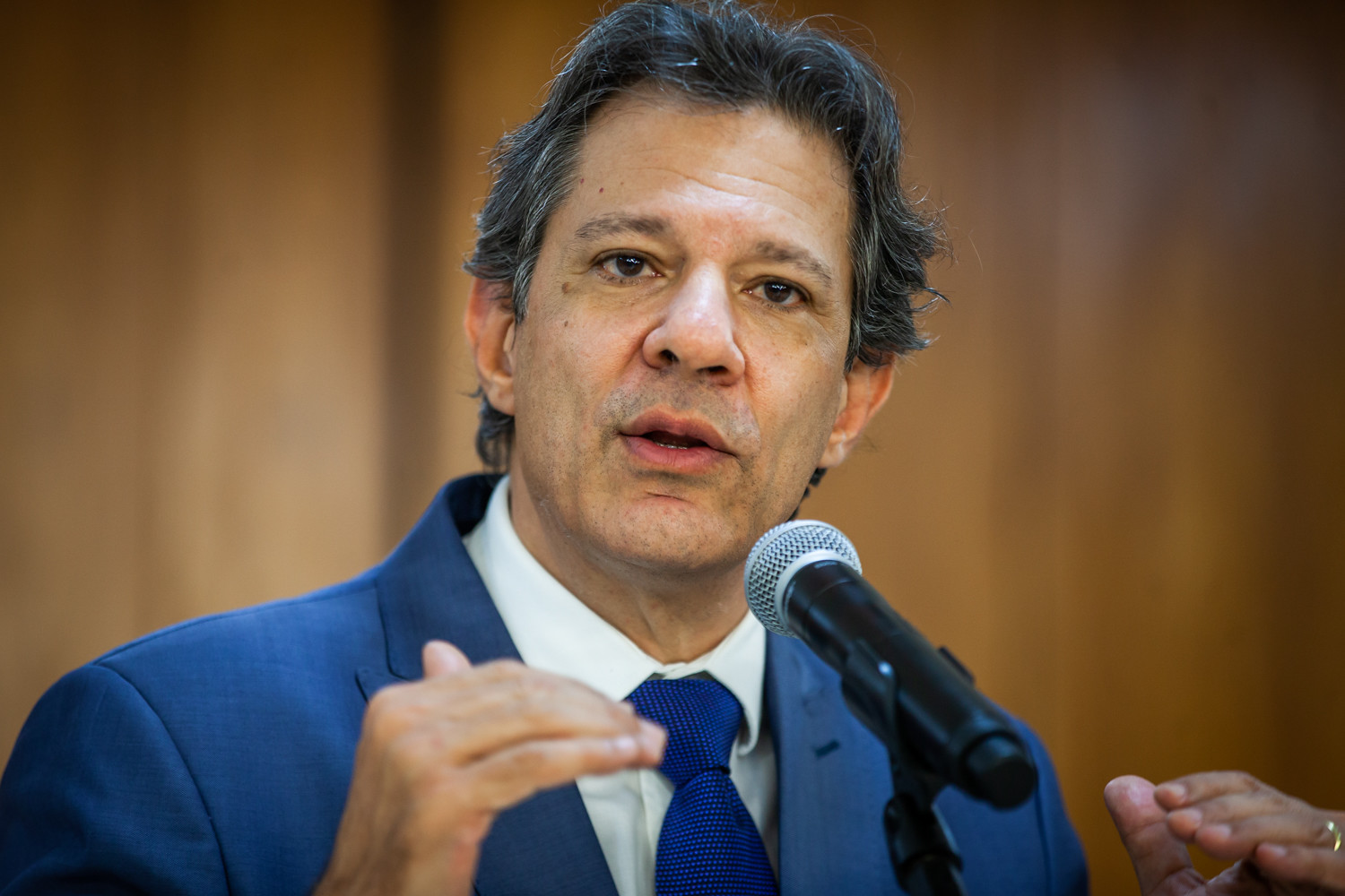 Haddad afirma que pode deixar o comando do Ministério da Fazenda para &#8220;colaborar com a campanha do presidente Lula&#8221;.