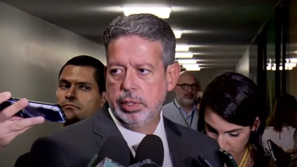 Ex-assessora de Lira é alvo de operação da PF por suspeita de desvio de emendas