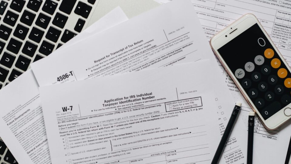 IPVA, IPTU, seguro e contas sazonais: como se preparar financeiramente para o início do ano