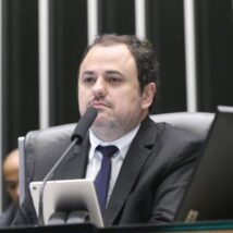Câmara recua de cassação de Glauber Braga e deputado do PSOL tem mandato suspenso por 6 meses. Imagem referente a matéria