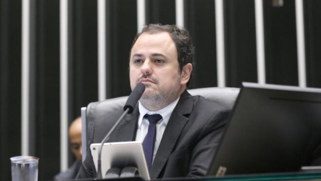 Mais um esquerdista blindado pela Câmara