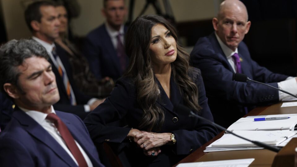 EUA cancelam programas de reagrupamento familiar para imigrantes de sete países