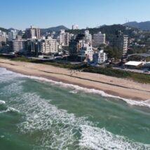 A praia que pode desbancar Balneário Camboriú em valorização imobiliária Acesso direto à Praia Brava pela BR-101 é previsto em projeto, que pode impulsionar valor do metro quadrado.