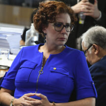 Moraes informou que, em caso de extradição, Zambelli ficará presa na Colmeia, parte do Complexo da Papuda. Imagem referente a matéria