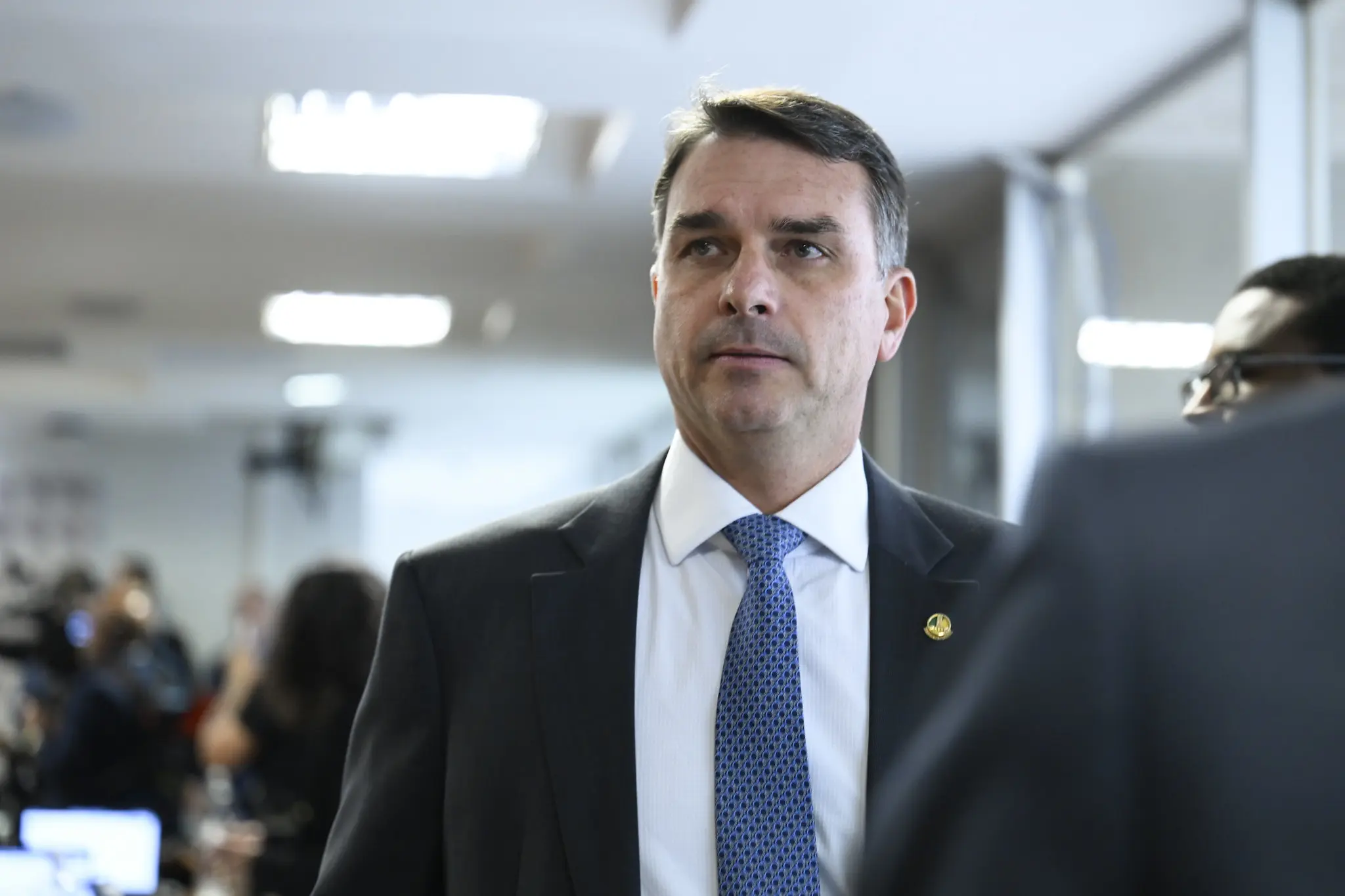 Flávio diz que PL da dosimetria é "horroroso" e exalta "sacrifício" de Bolsonaro