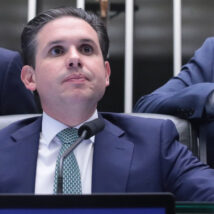 Motta reage à decisão de Dino contra ex-assessora de Lira Imagem referente a matéria