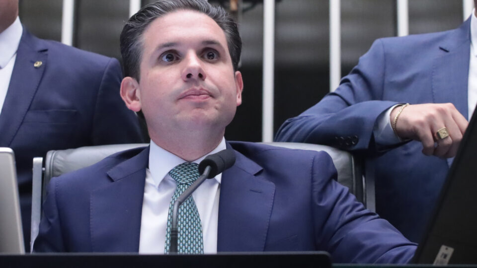 Motta reage à decisão de Dino contra ex-assessora de Lira