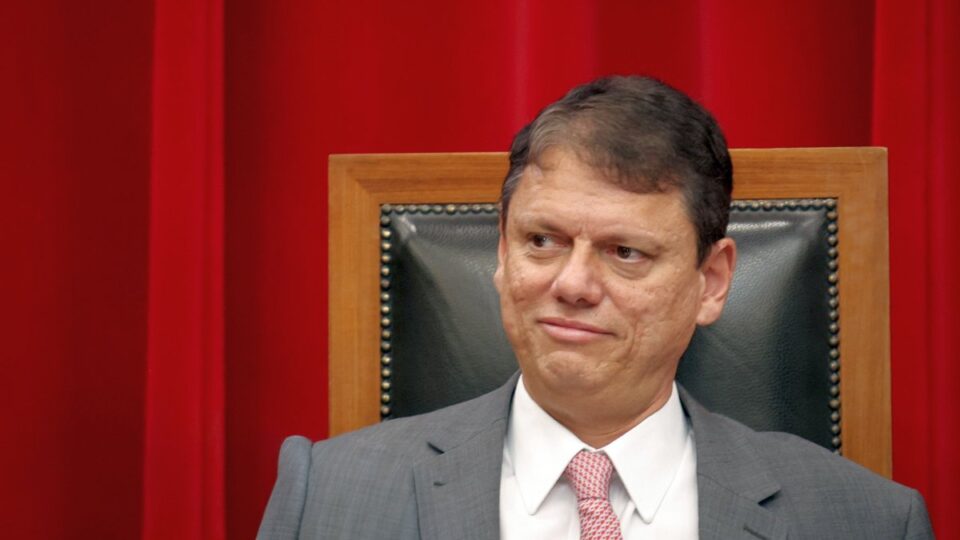 Tarcísio aplaude Moraes, sorri para Lula e reforça perfil moderado ao lado de Nunes